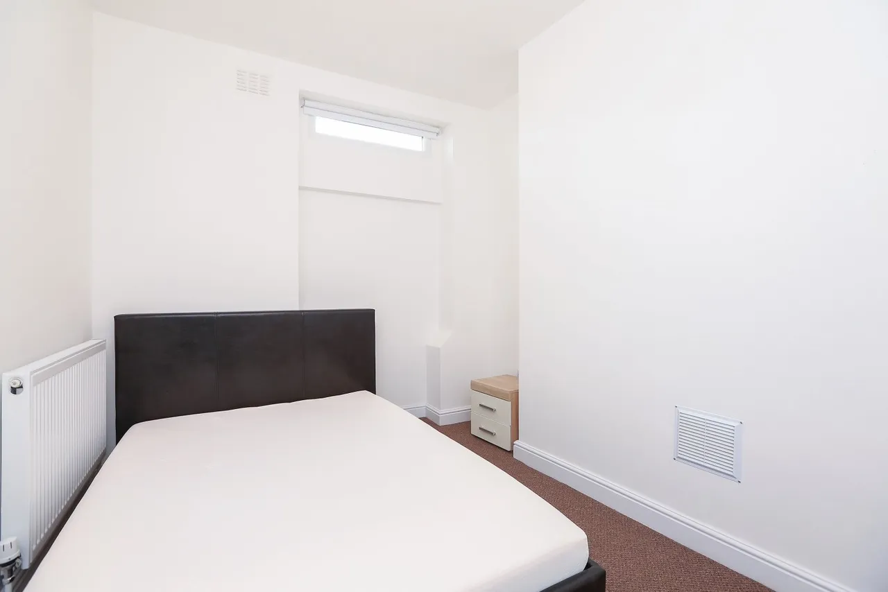 Ennis Road, SE18, photo 4