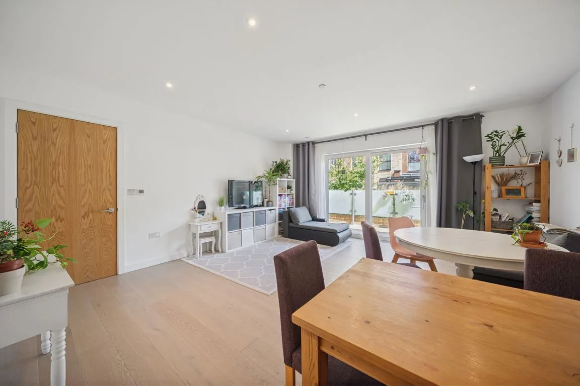 Lismore Boulevard, Colindale, photo 6
