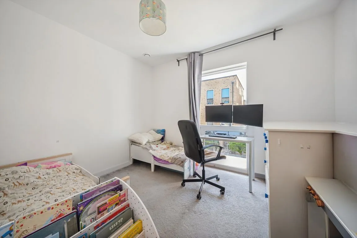 Lismore Boulevard, Colindale, photo 5