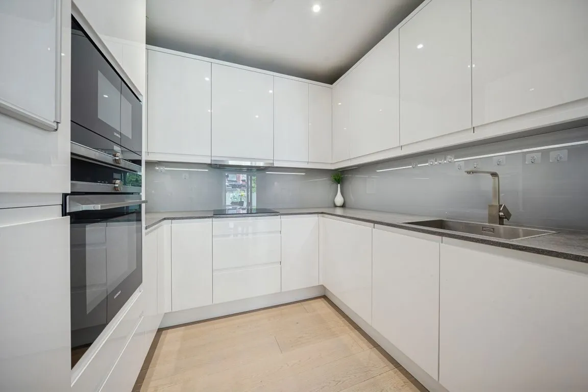 Lismore Boulevard, Colindale, photo 3