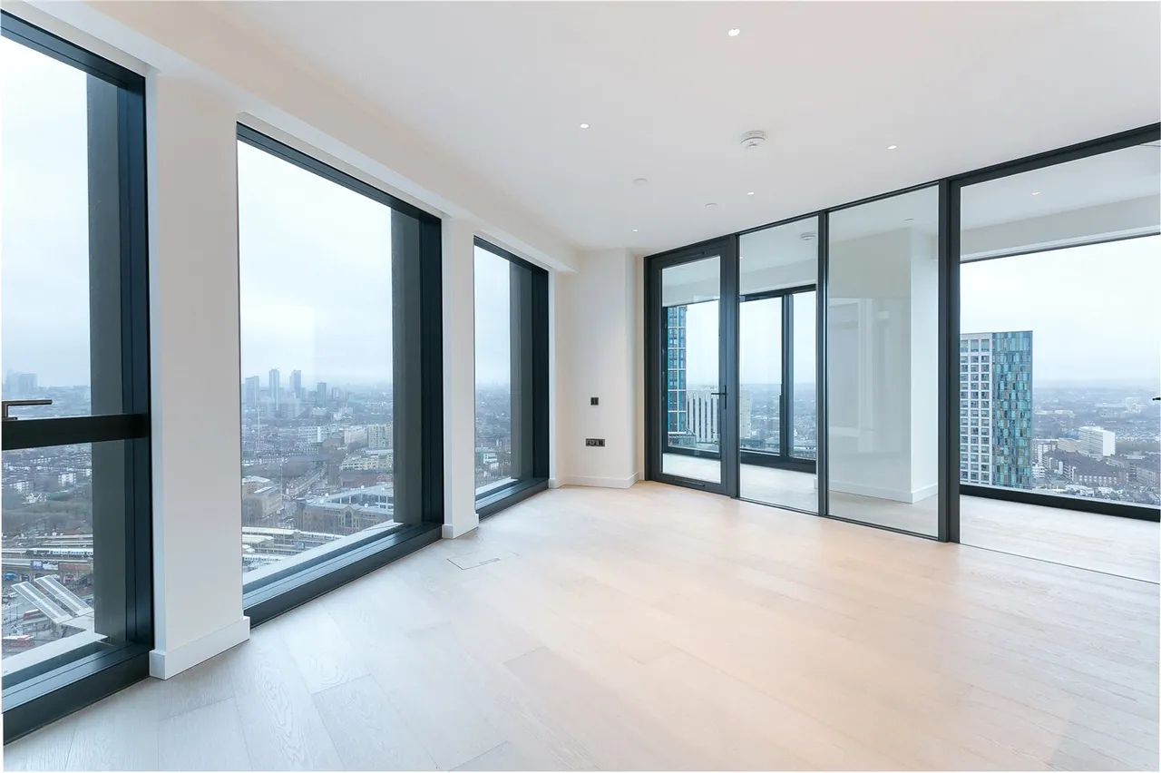 Nine Elms Lane, Nine Elms, SW8, photo 2