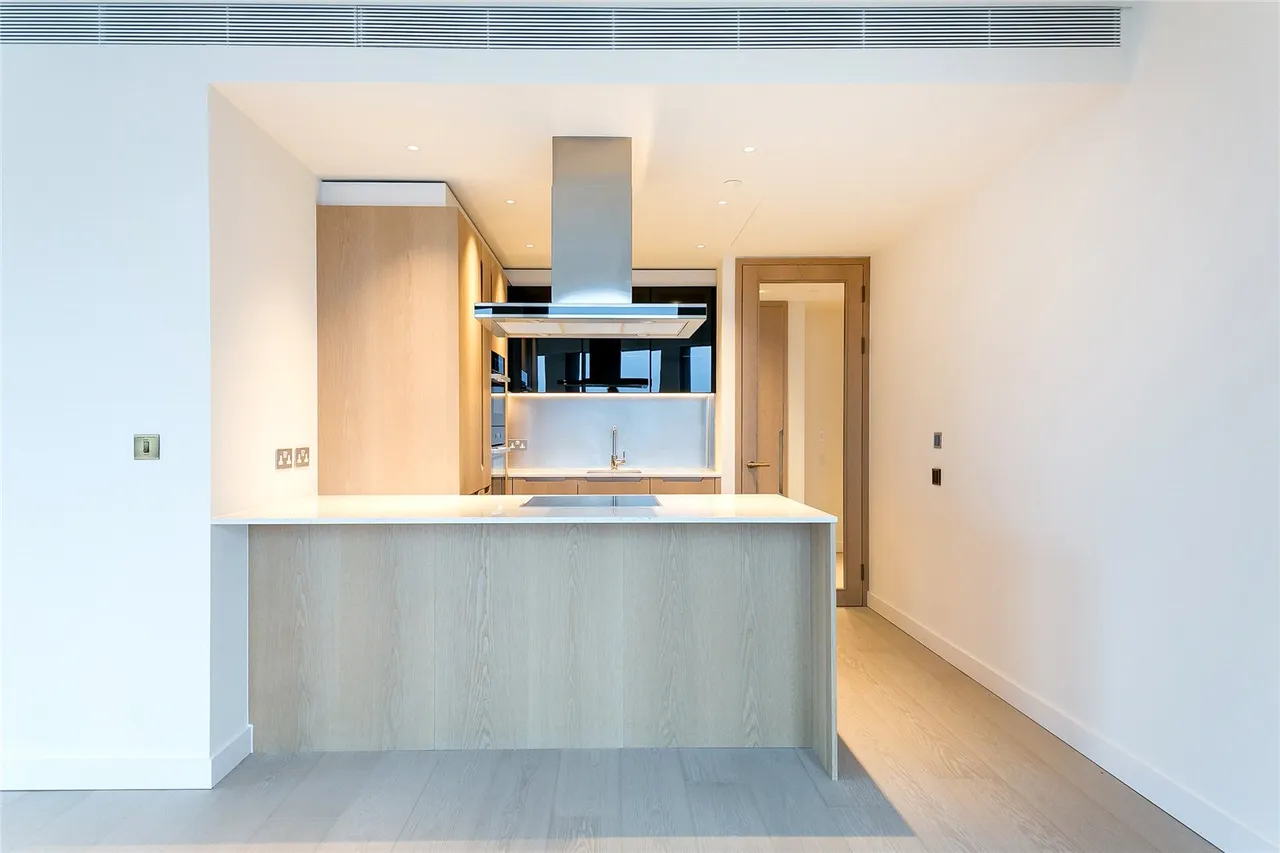 Nine Elms Lane, Nine Elms, SW8, photo 10