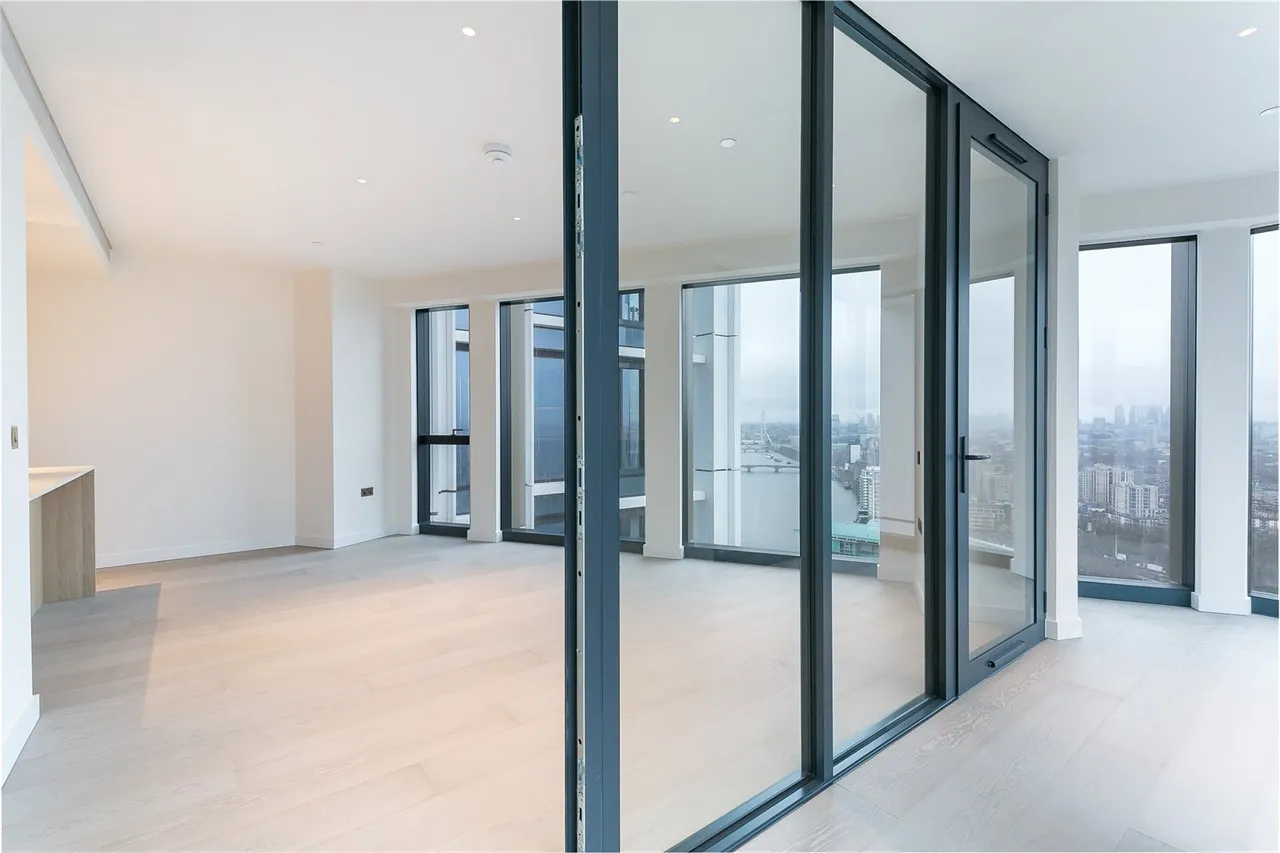 Nine Elms Lane, Nine Elms, SW8, photo 5