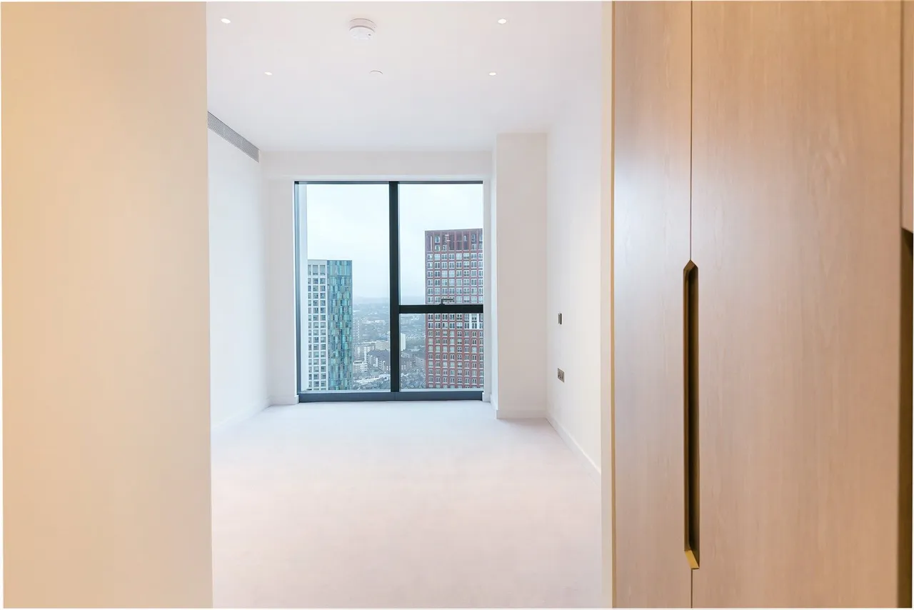 Nine Elms Lane, Nine Elms, SW8, photo 11