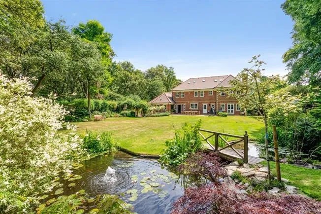 Portsmouth Road, Cobham, photo 4