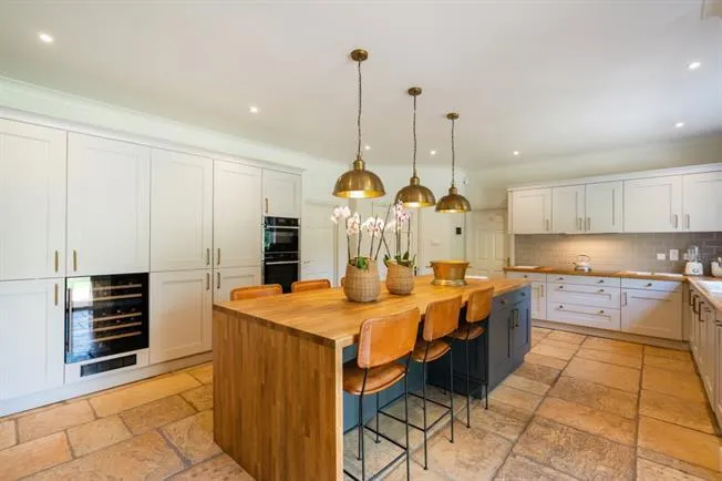 Portsmouth Road, Cobham, photo 6
