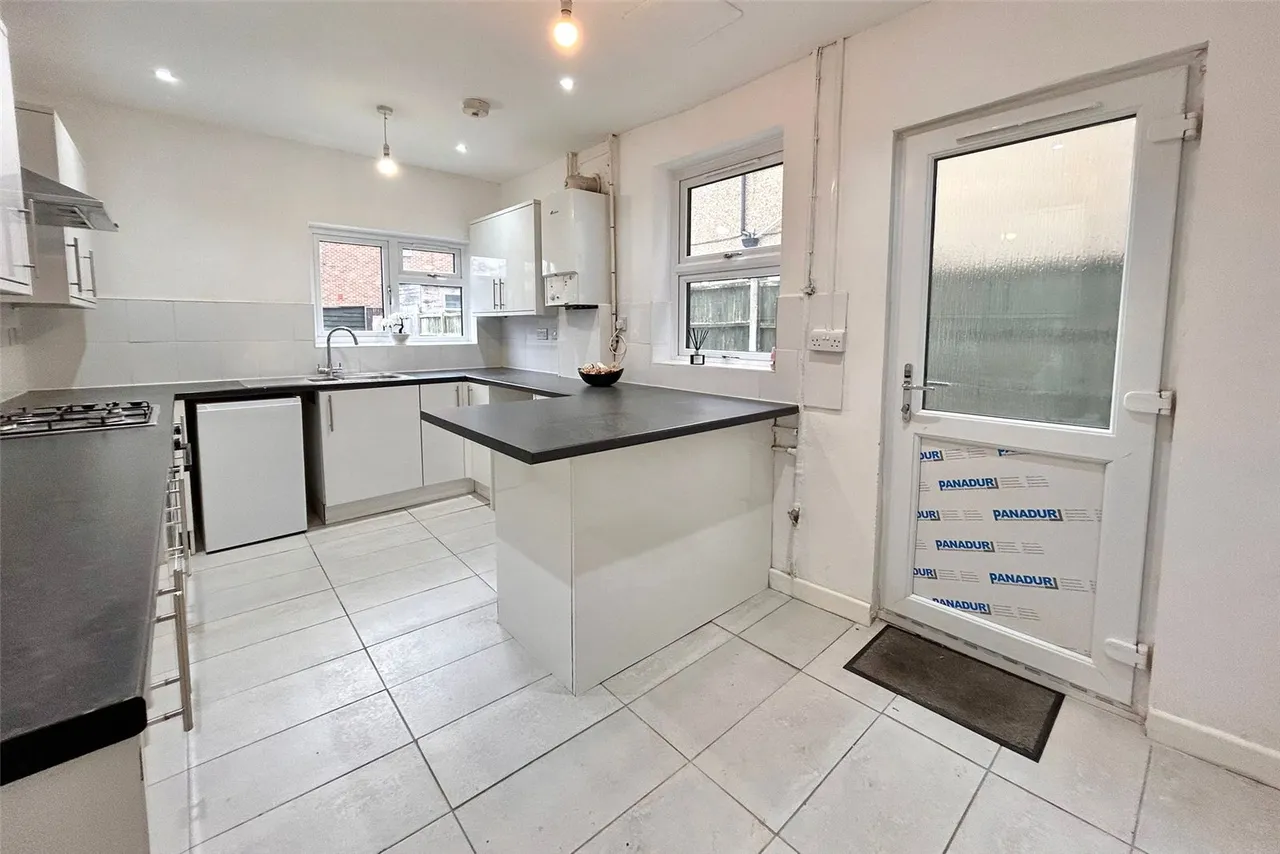 Sandford Road, Aldershot, Hampshire, GU11 3AE, photo 3
