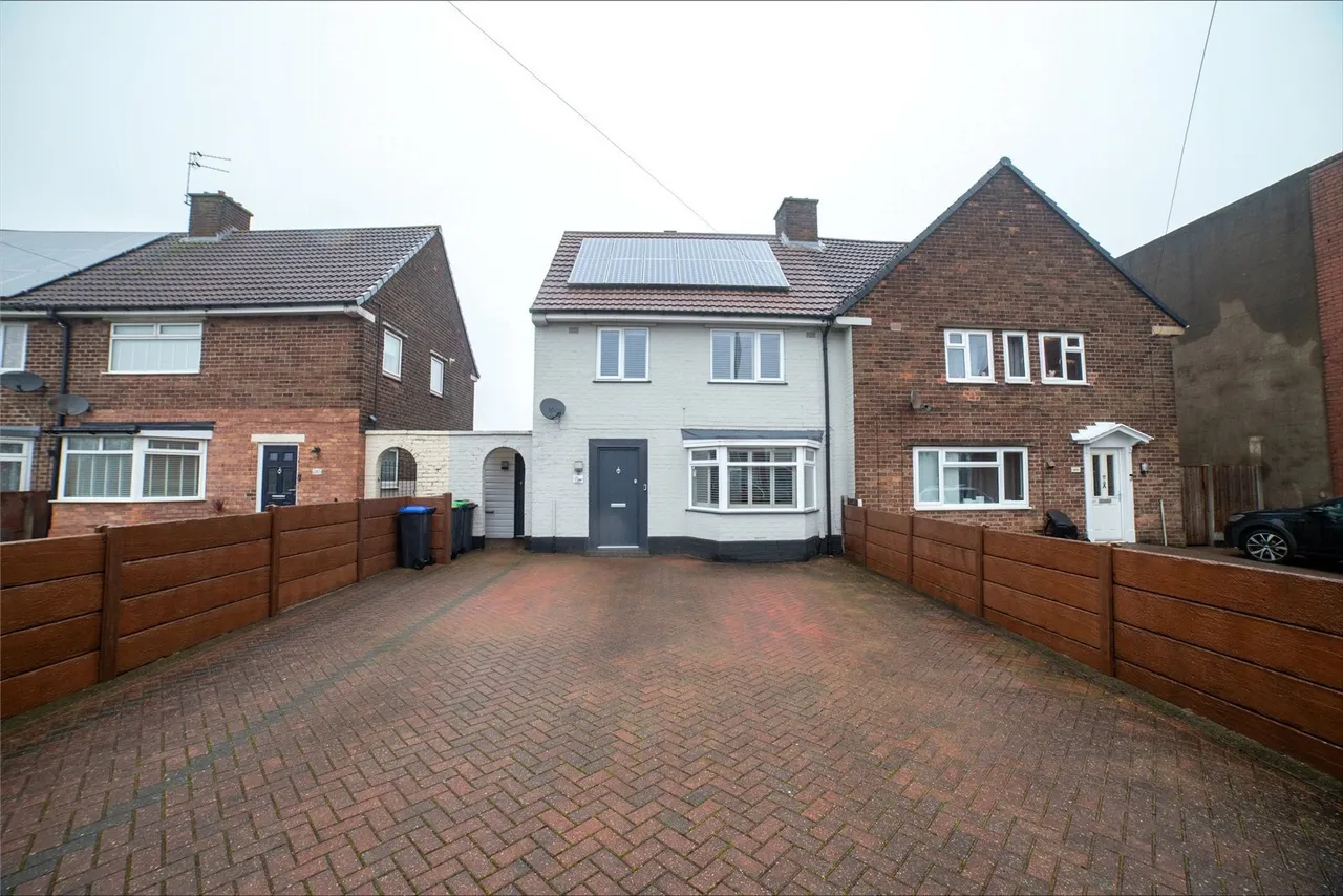 3 bed house for sale — Mansfield Road, Sutton-in-Ashfield, Nottinghamshire, NG17