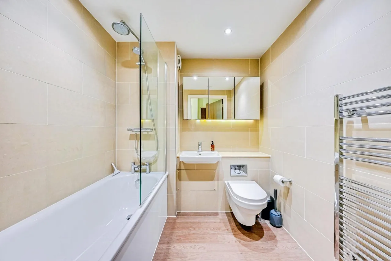 Jupp Road West, London, E15, photo 15
