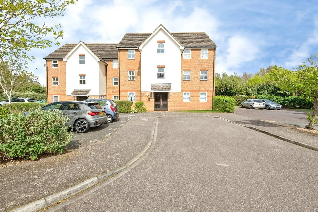 1 bed flat for sale — Honeysuckle Close, Biggleswade, Bedfordshire, SG18