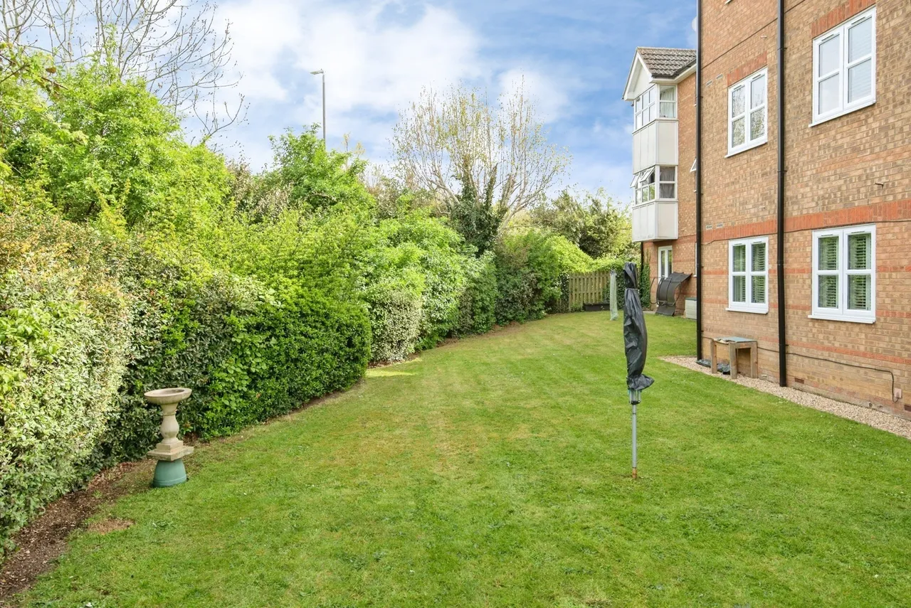 Honeysuckle Close, Biggleswade, Bedfordshire, SG18, photo 5