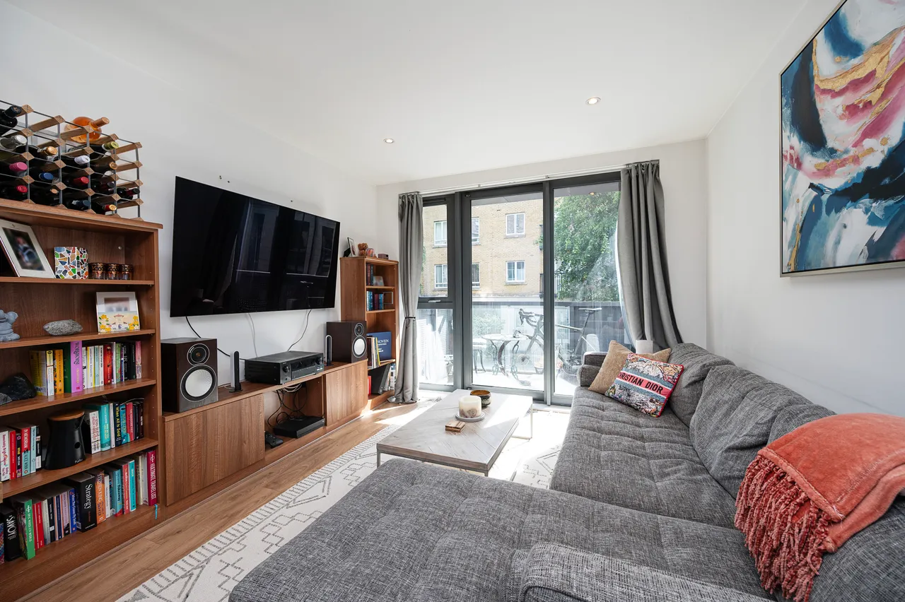 2 bed flat for sale — 18 Graciosa Court, 176 Harford Street, London