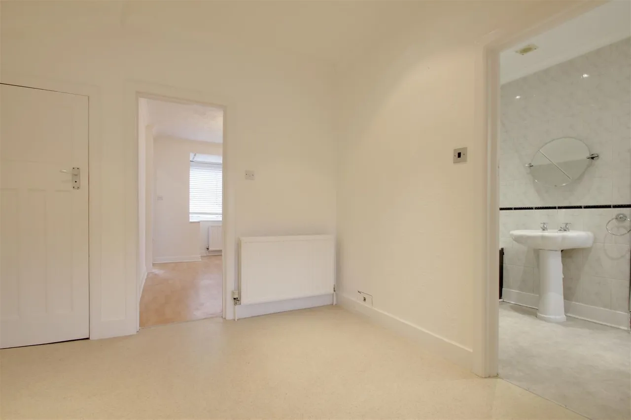 Dominion Close, Worthing, photo 7
