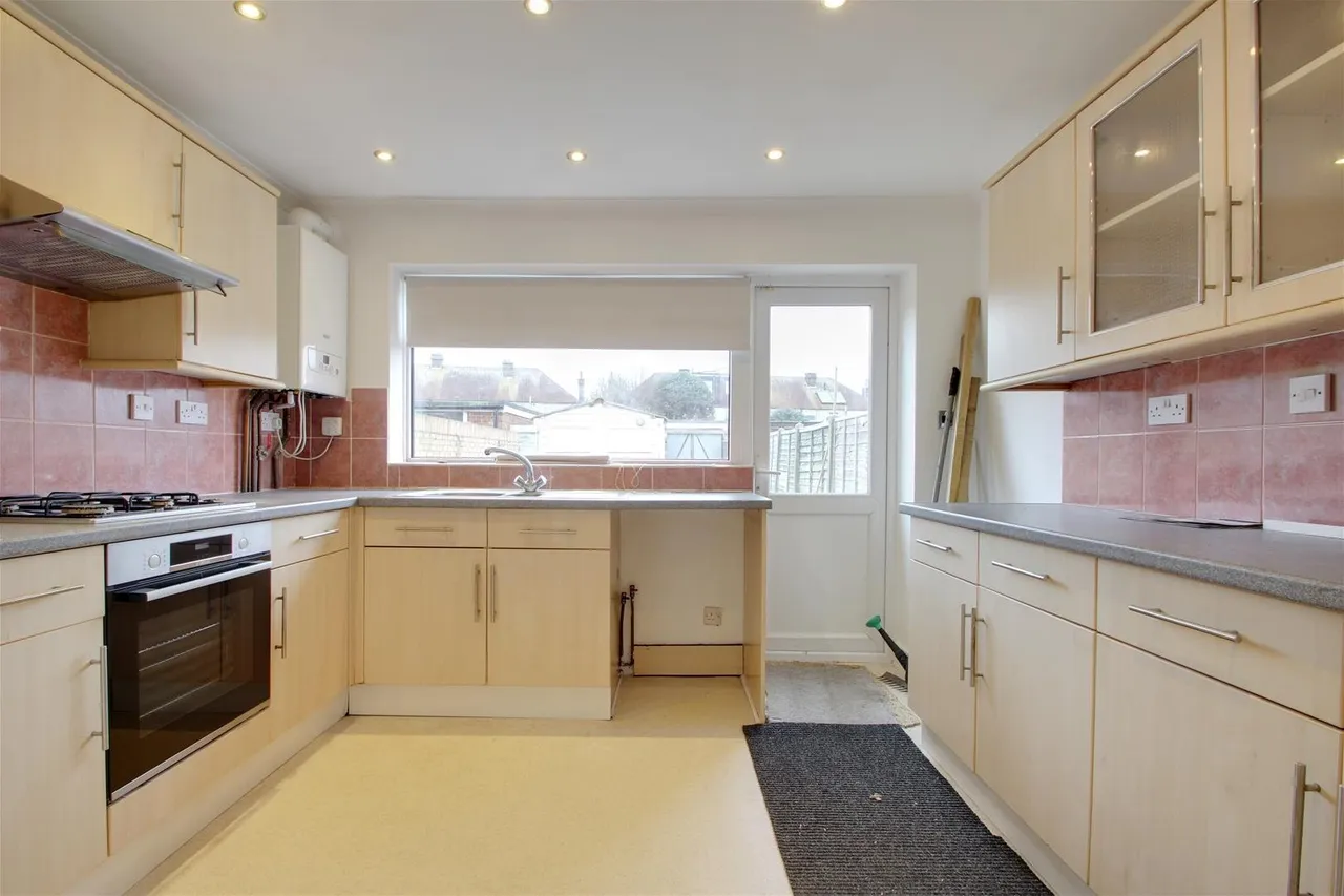 Dominion Close, Worthing, photo 5