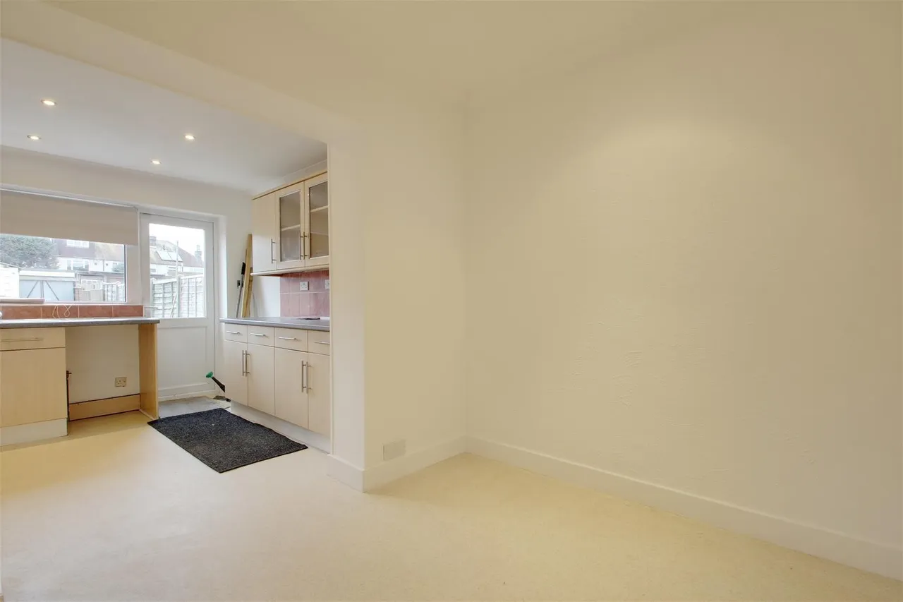 Dominion Close, Worthing, photo 4