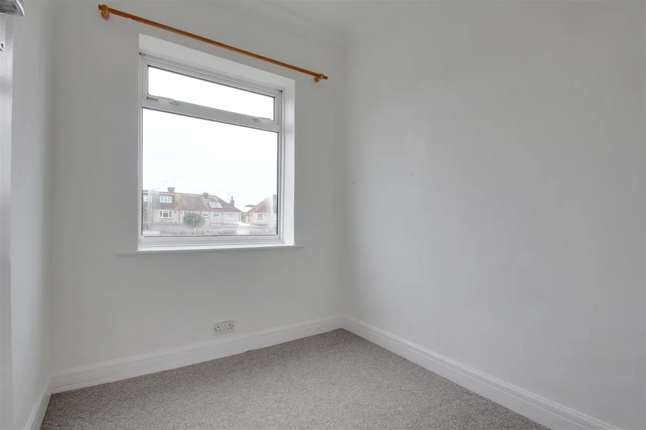 Dominion Close, Worthing, photo 12