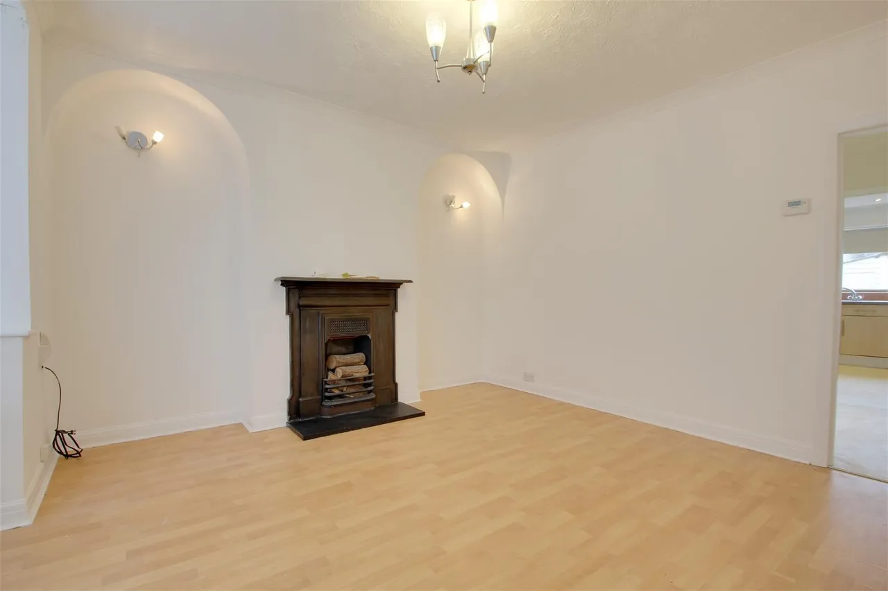 Dominion Close, Worthing, photo 3