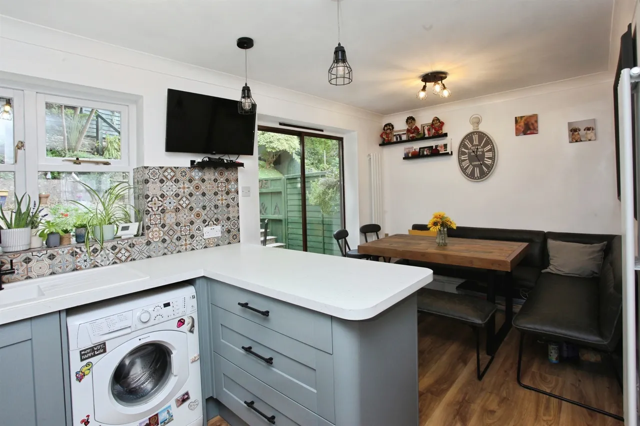 Glan-Y-Ffordd, Taffs Well, CF15, photo 6