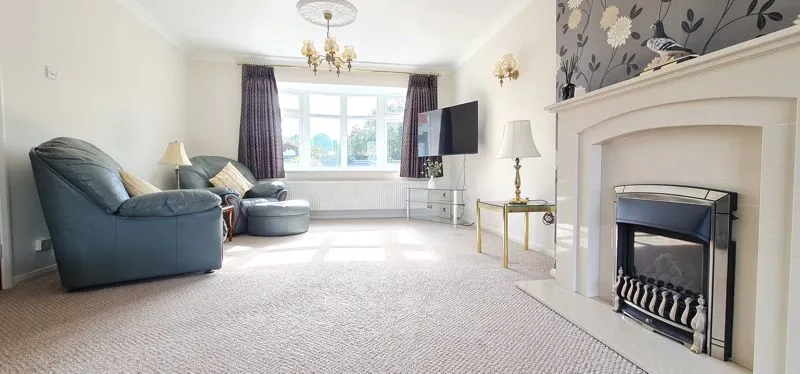 Roseberry Avenue, Langdon Hills, Basildon, Essex, SS16 6BJ, photo 2