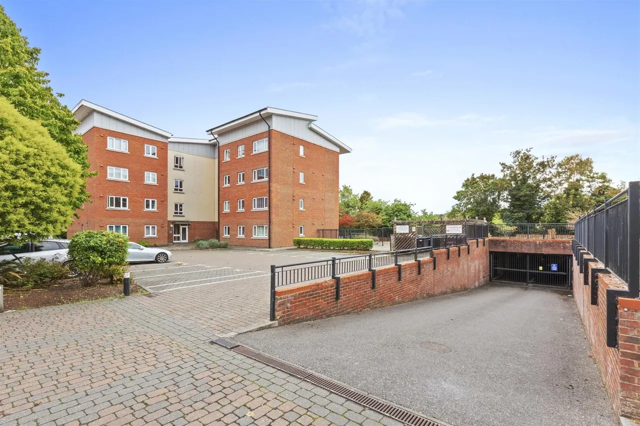 Tadros Court, High Wycombe, HP13, photo 15
