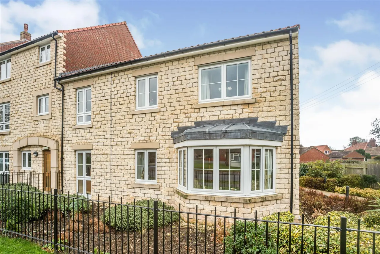 2 bed flat for sale, Eastgate, Pickering, YO18