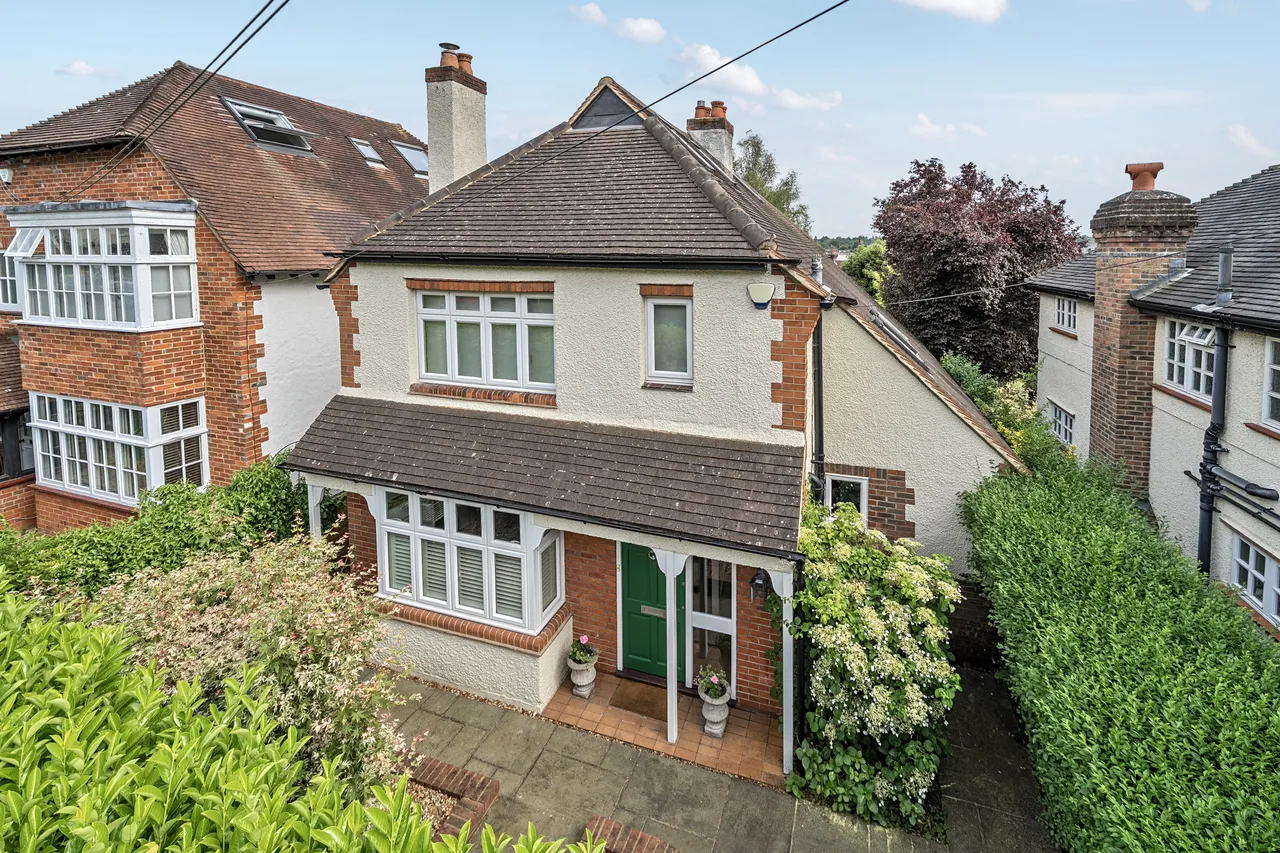3 bed house for sale — High Park Road, Farnham, GU9