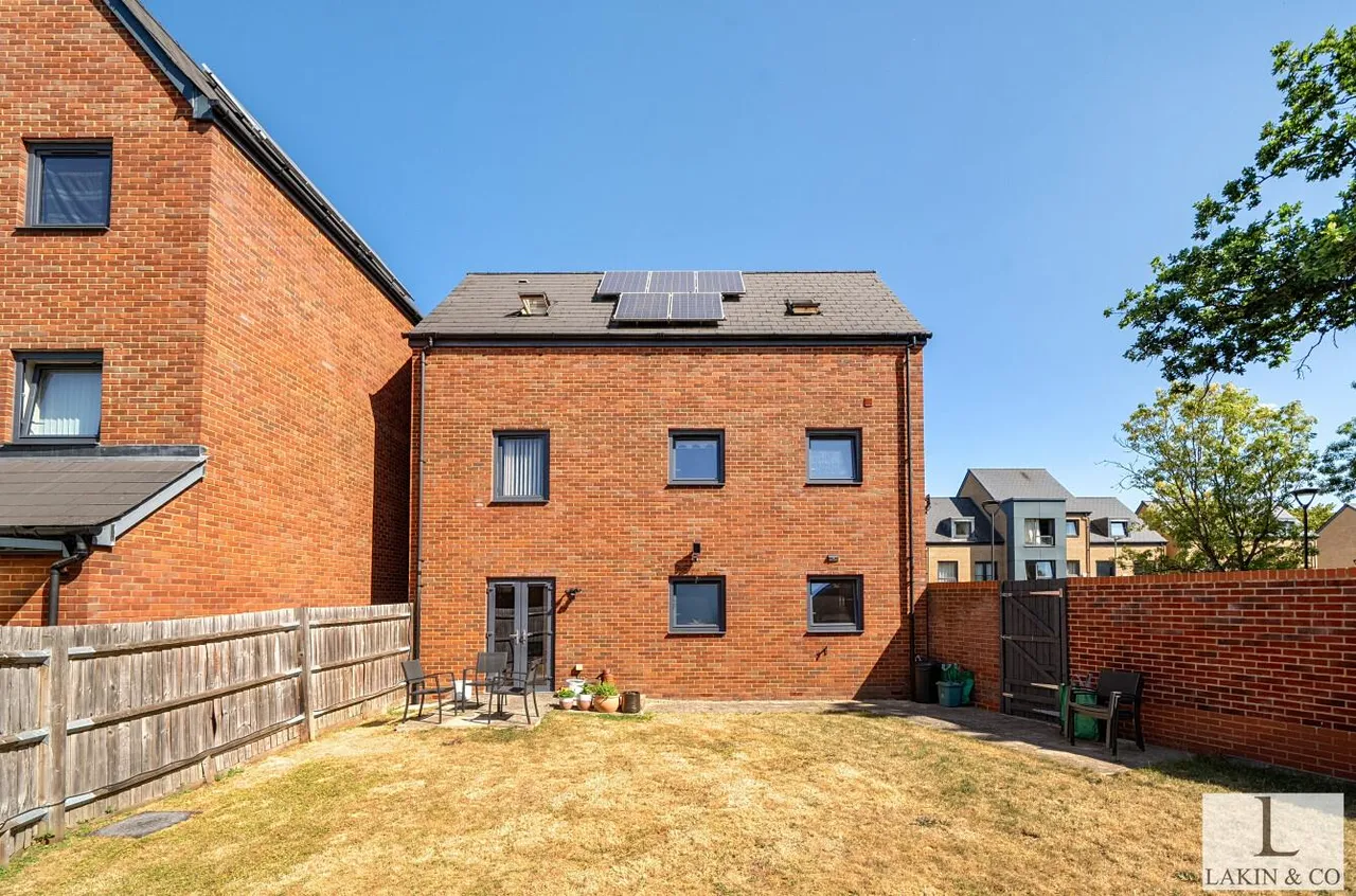 Churchill Road, Uxbridge, UB10 0FN, photo 18