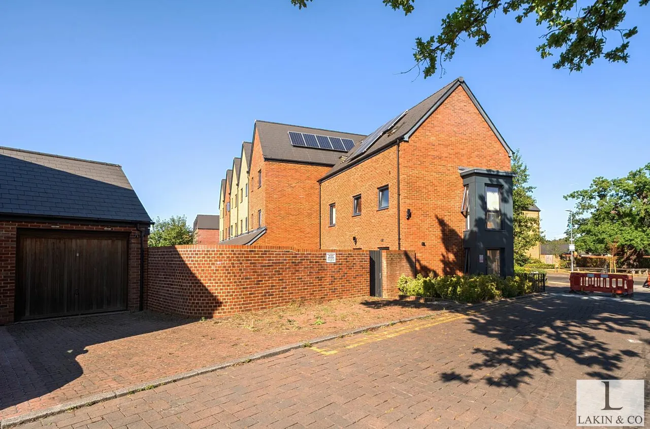 Churchill Road, Uxbridge, UB10 0FN, photo 19
