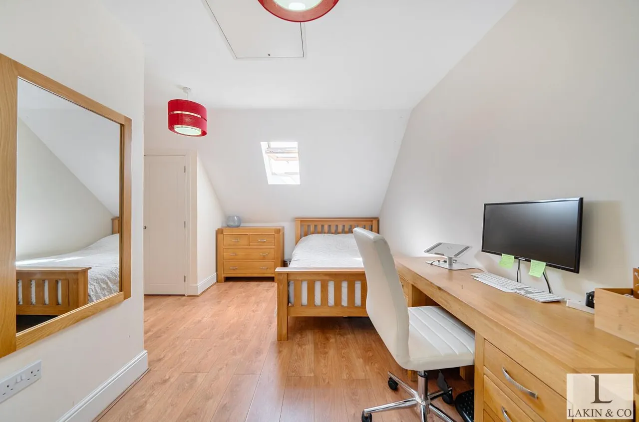 Churchill Road, Uxbridge, UB10 0FN, photo 9