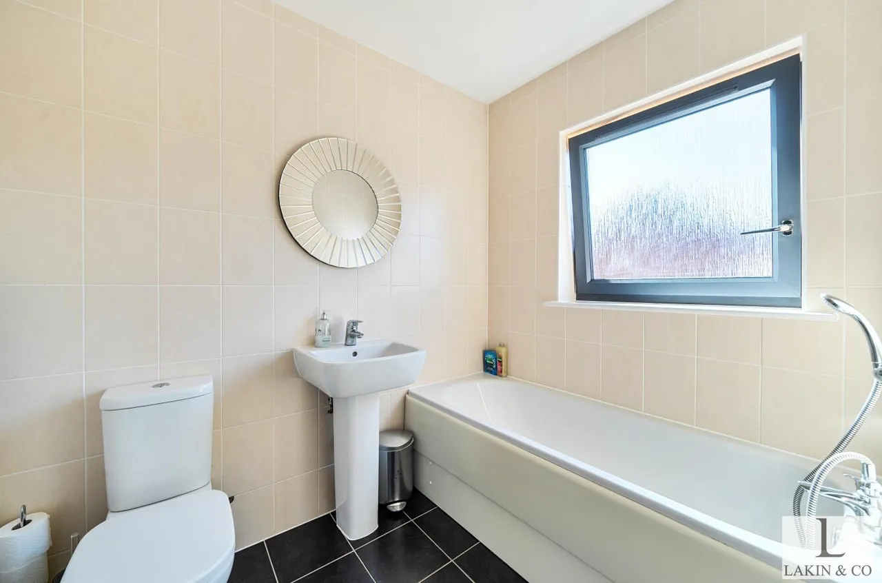 Churchill Road, Uxbridge, UB10 0FN, photo 11