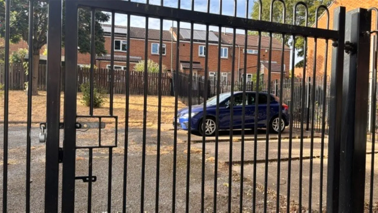 Hovenden Gardens, Nottingham, NG7, photo 14