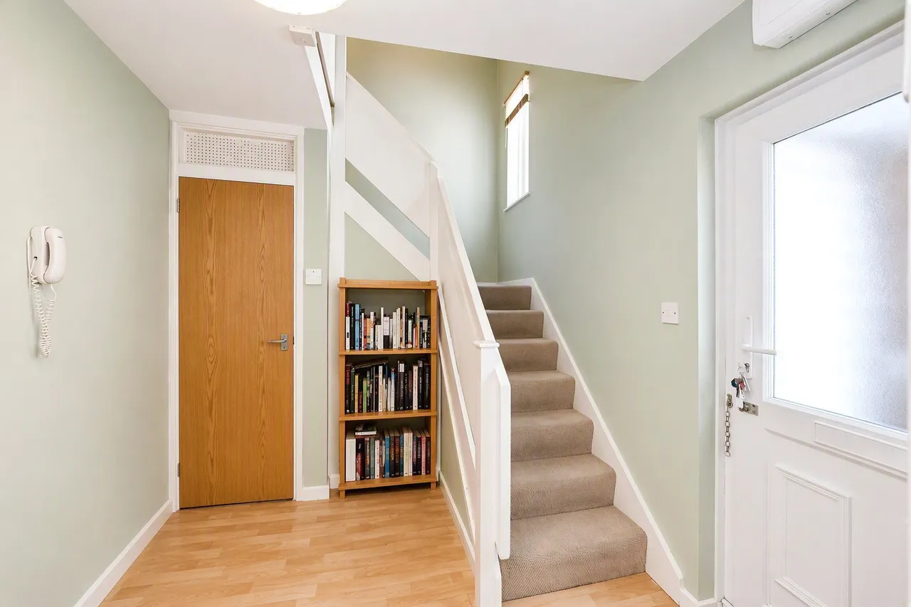 Hovenden Gardens, Nottingham, NG7, photo 4