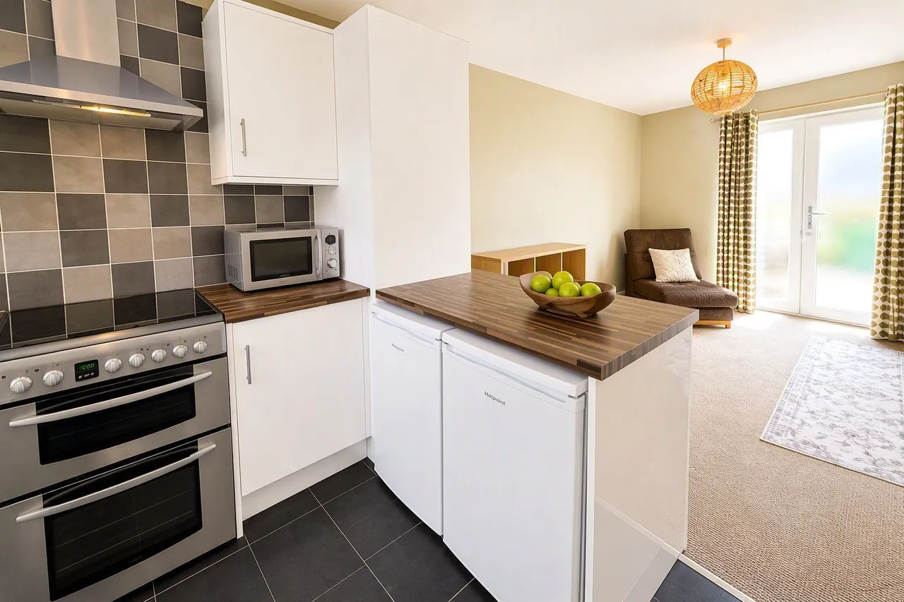 2 bed house for sale, Hovenden Gardens, Nottingham, NG7