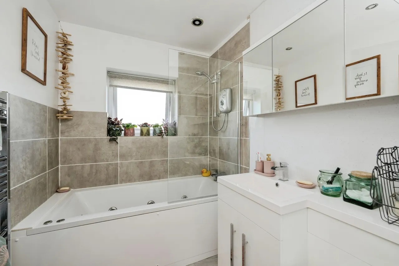 Gower Road, Upper Killay, SA2, photo 16
