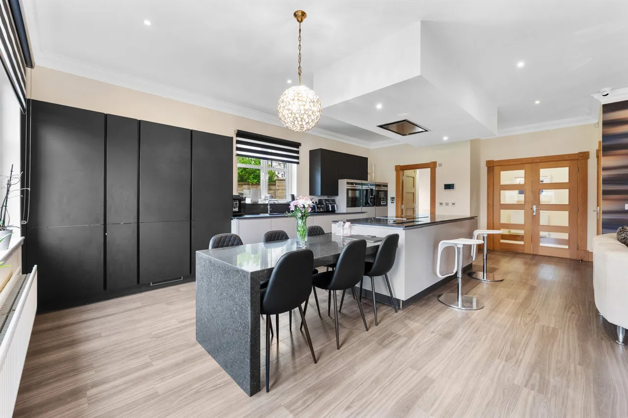 Frederick Boulevard, Thorntonhall, photo 11