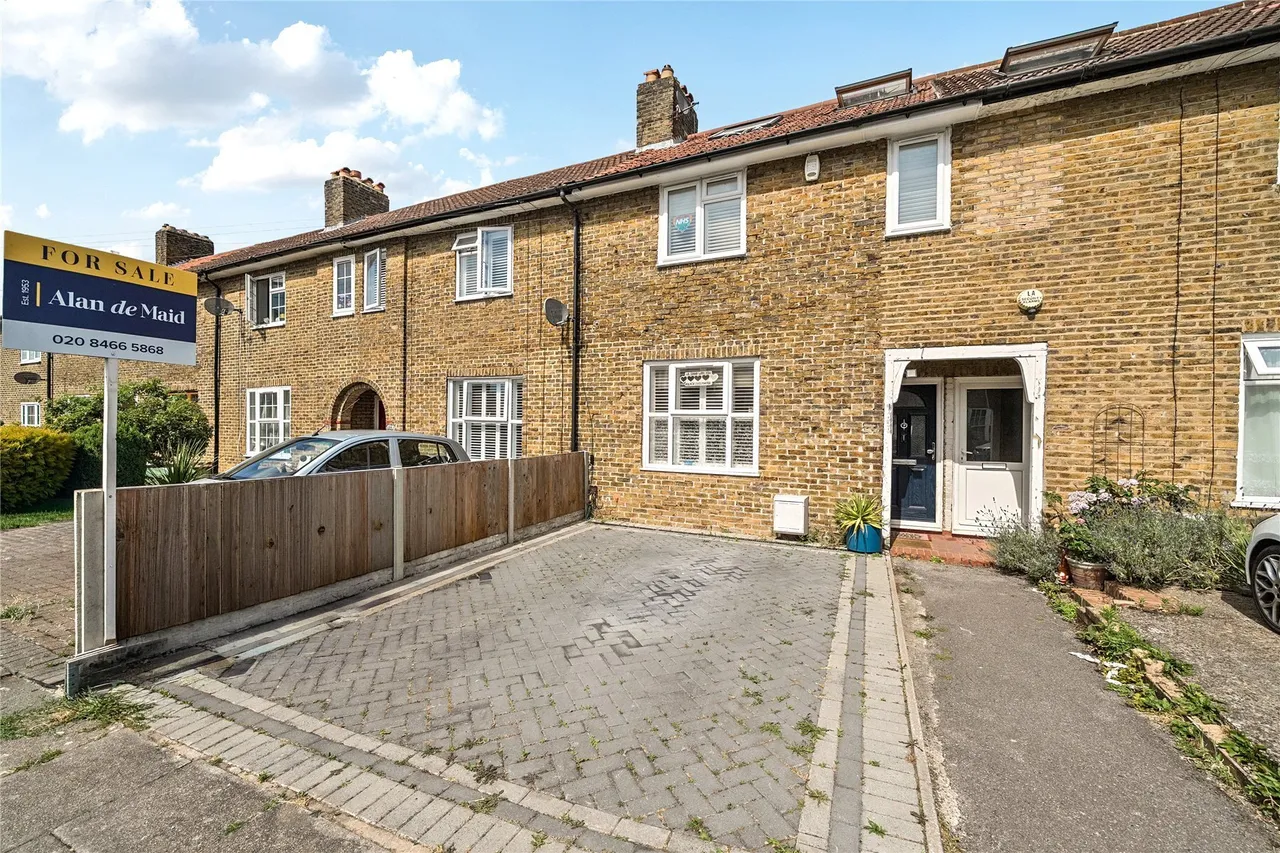 4 bed house for sale — Capstone Road, Bromley, BR1