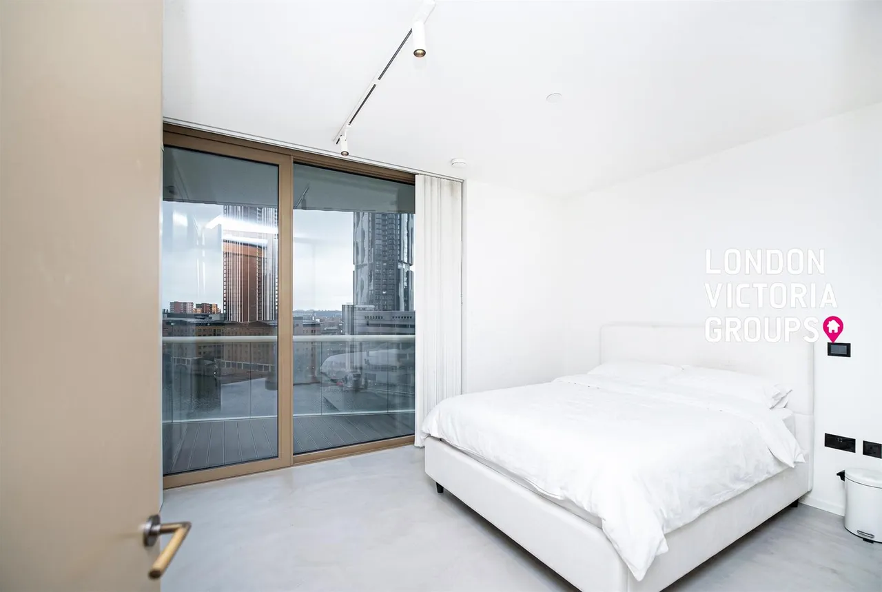 Park Drive, London, photo 12