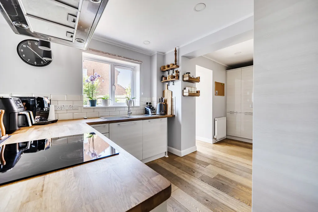 Lynmouth Crescent, Furzton, MK4, photo 12