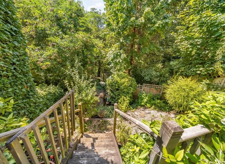 Fitzwarren Gardens, Whitehall Park, N19, photo 9