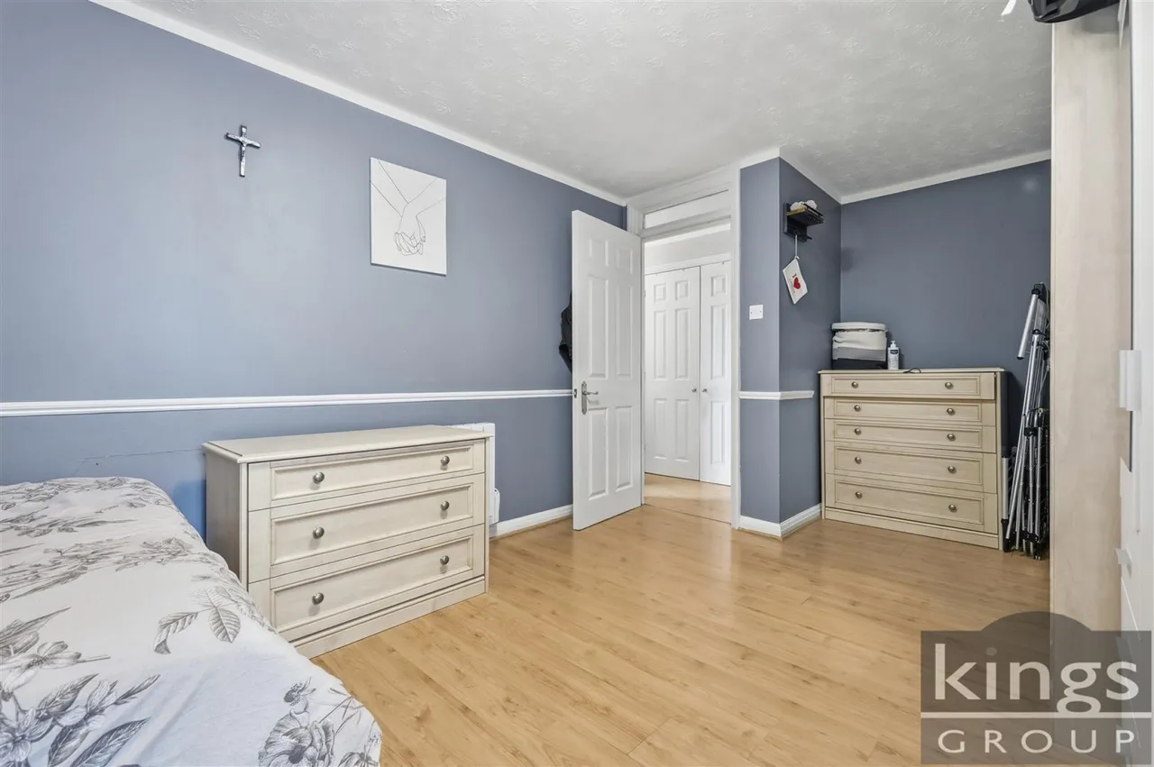 Woodridge Close, Enfield, photo 7