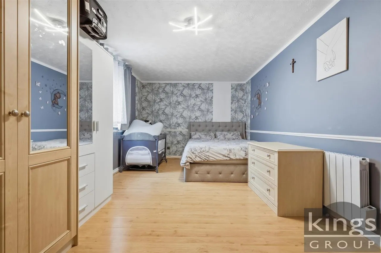 Woodridge Close, Enfield, photo 6