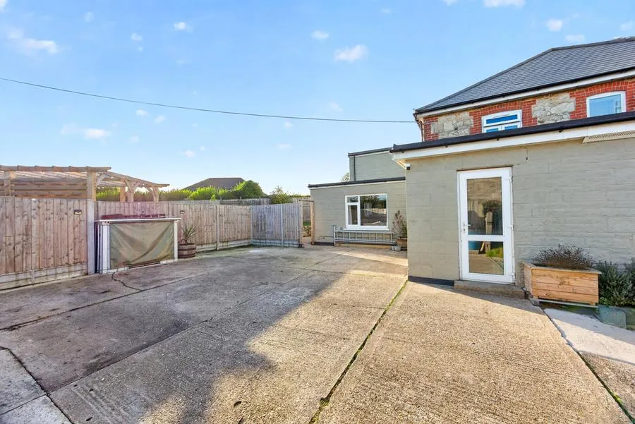 Main Road, Newbridge, PO41, photo 21