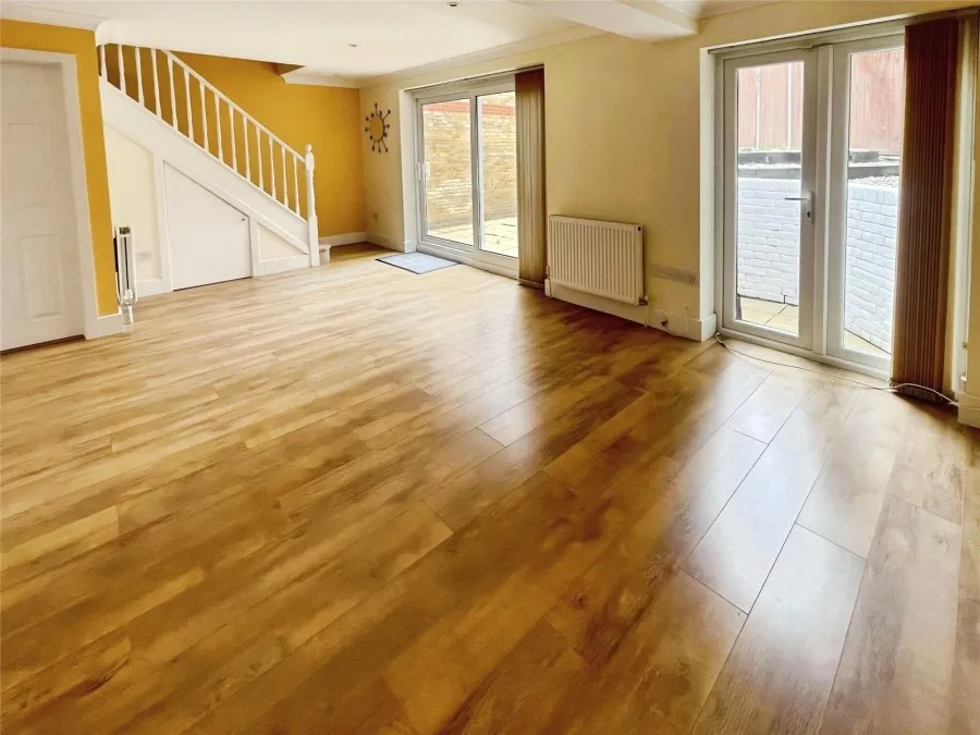 with 3 bedrooms in Old Harlow, CM17, photo 2