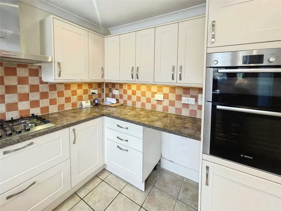 with 3 bedrooms in Old Harlow, CM17, photo 8