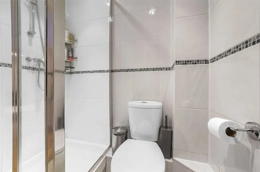 with 3 bedrooms in Old Harlow, CM17, photo 11