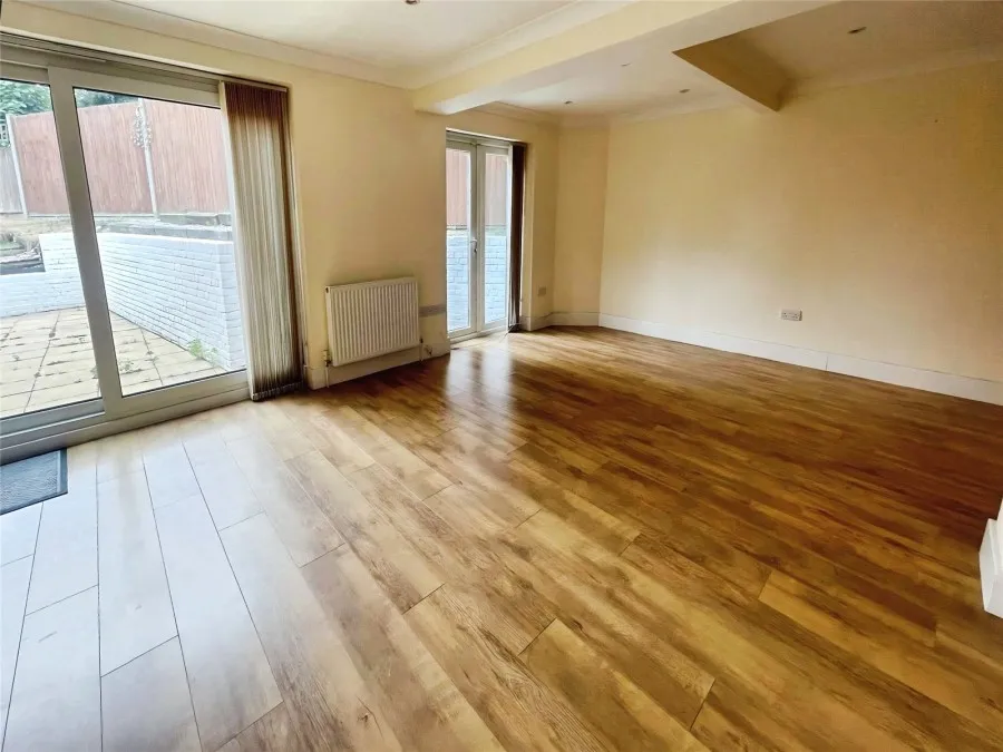 with 3 bedrooms in Old Harlow, CM17, photo 6