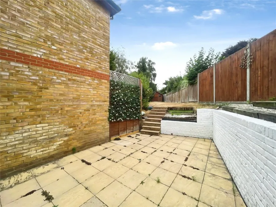 with 3 bedrooms in Old Harlow, CM17, photo 21