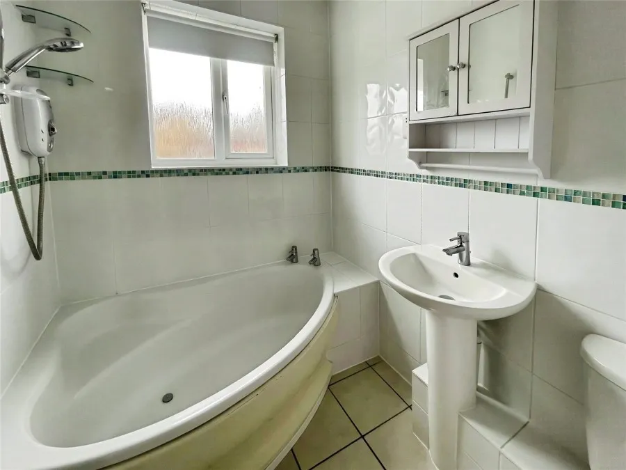 with 3 bedrooms in Old Harlow, CM17, photo 20