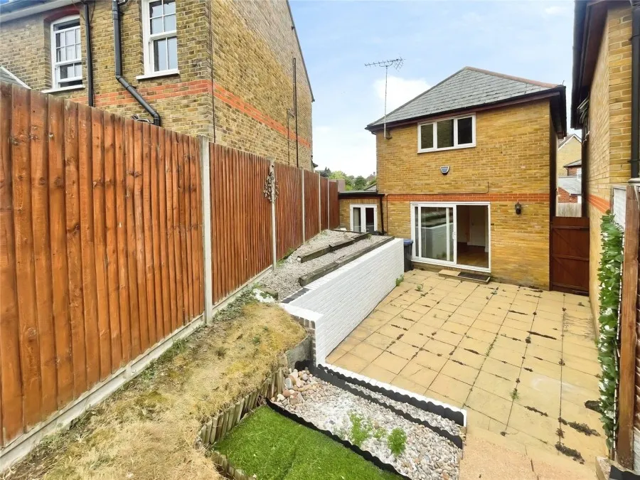 with 3 bedrooms in Old Harlow, CM17, photo 22