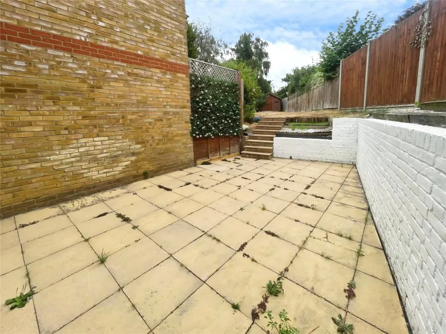 with 3 bedrooms in Old Harlow, CM17, photo 14